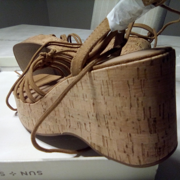 Gorgeous Platform Cog Sandals - Picture 3 of 4